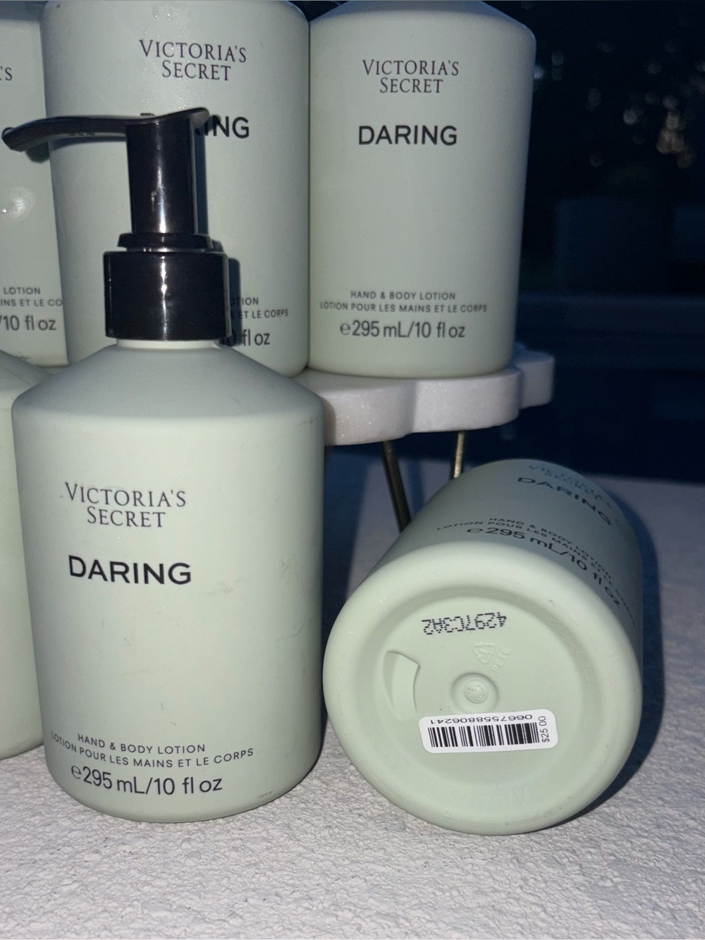 Victoria’s Secret - Hand & Body Lotion - DARING - Picture 11 of 13